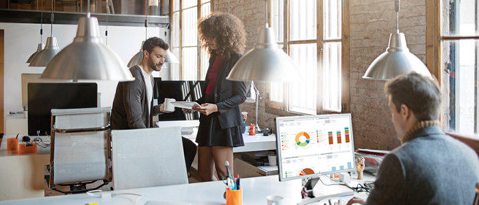 How Information Managers Can Explain Usage Data Through Visualizations