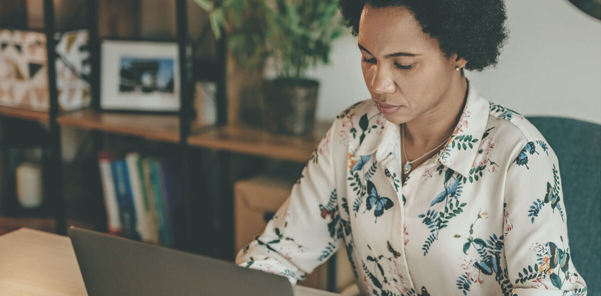 women on computer