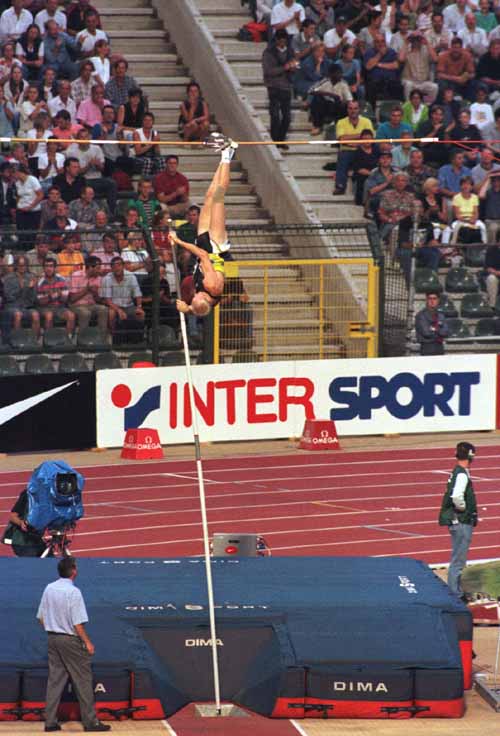 matt belsham pole vaulting